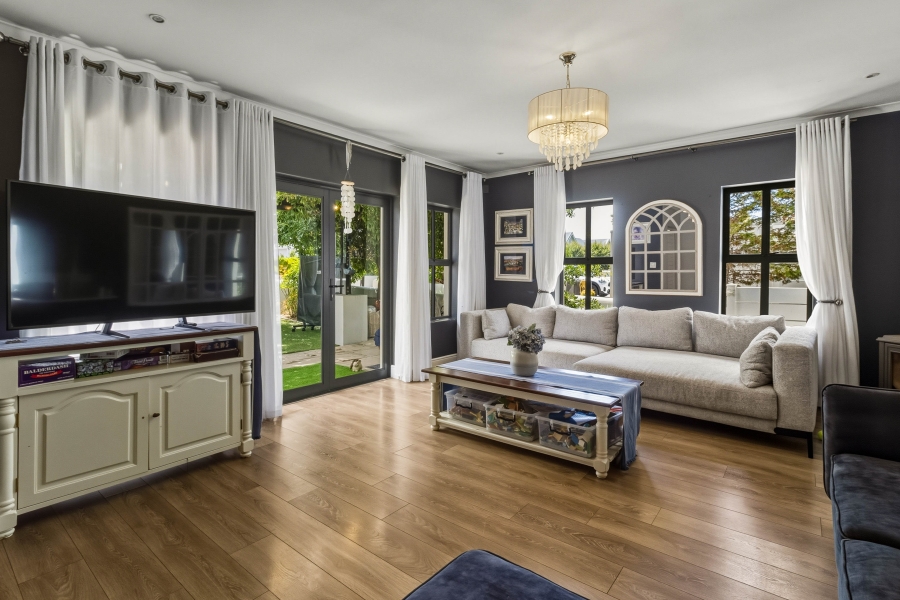 To Let 4 Bedroom Property for Rent in Schonenberg Western Cape